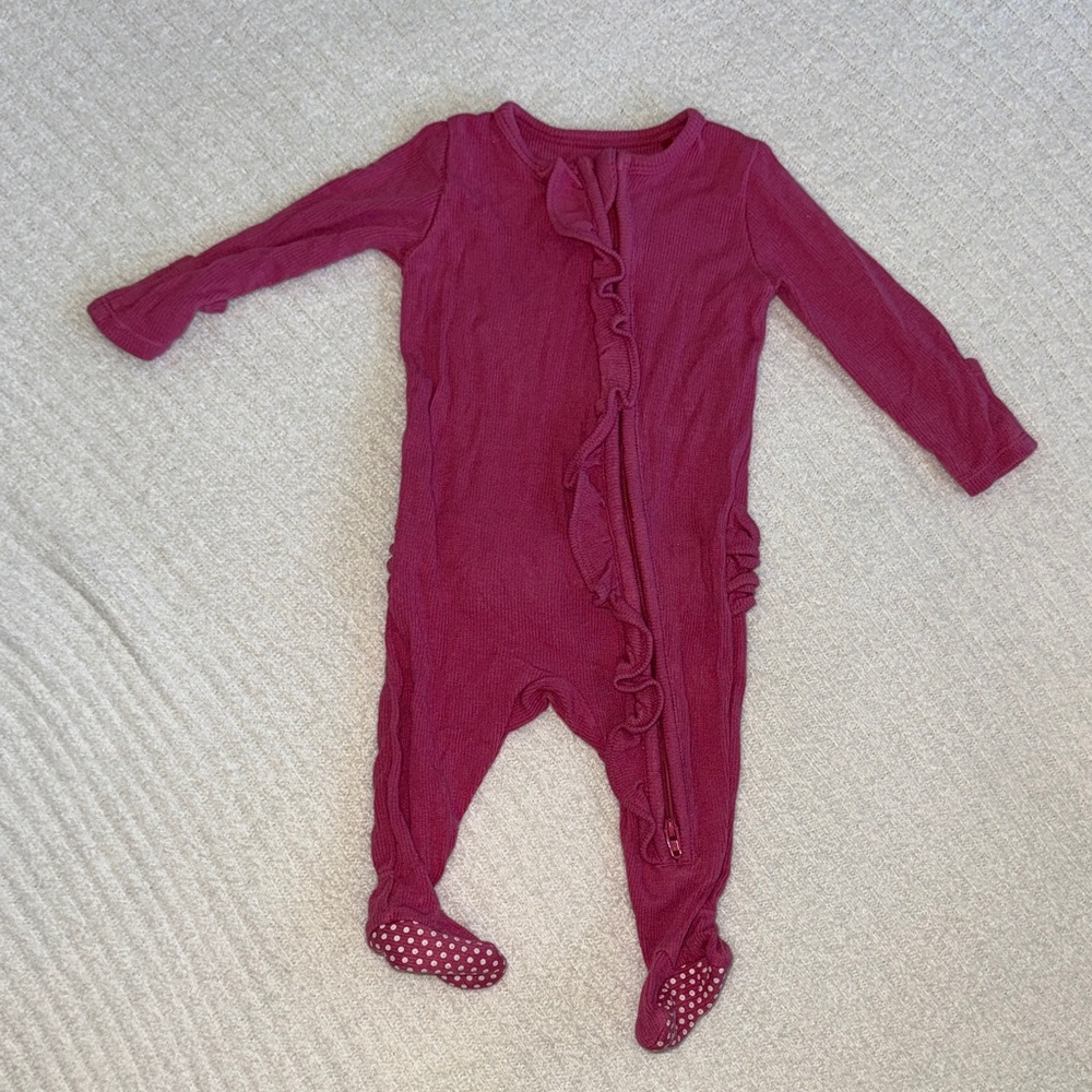 LIKE NEW - Angel Dear ruffle footie 0-3 months
